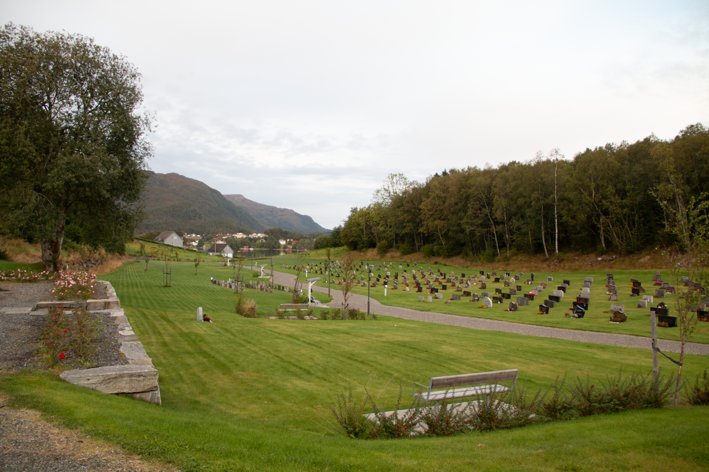 Oversiktsbilde over Indre Sula kyrkjegard